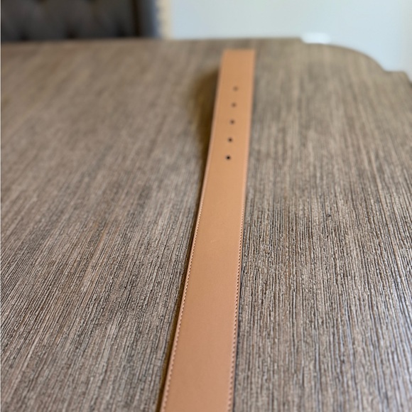 Gucci Women's Beige Leather Belt with Gold GG Buckle only worn 3 times - Picture 6 of 7